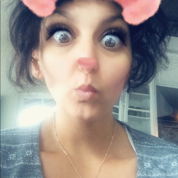 Meet your Posher, Joya De Simone-Hagan ❣️🪝🍾 - Picture 3 of 4